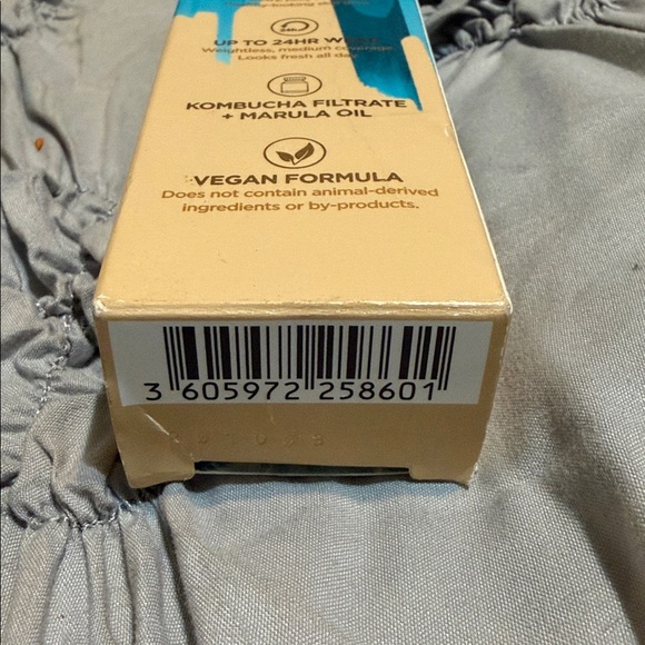 Urban Decay Hydromaniac Tinted Glow Hydrator - Blue and Gold Packaging - Picture 4 of 4